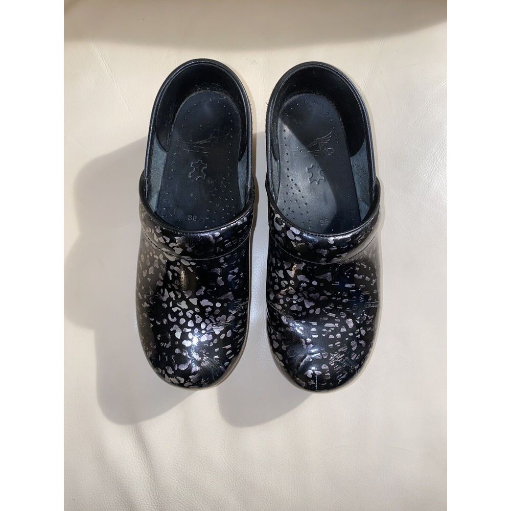 Dansko Womens Size 36 (US 5.5-6) Black Gold‎ Leather Slip On Comfort Clogs Shoes